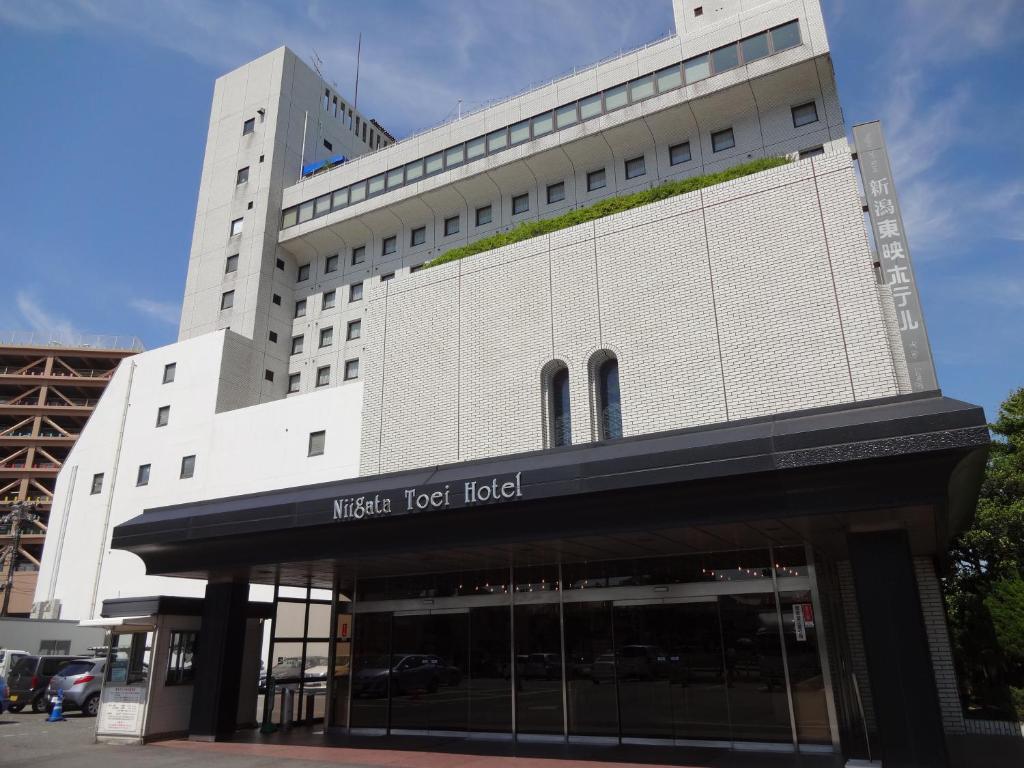 Niigata Toei Hotel near Niigata Station, Japan — modern business hotel with restaurants and easy access to Koshinetsu and Hokuriku regions